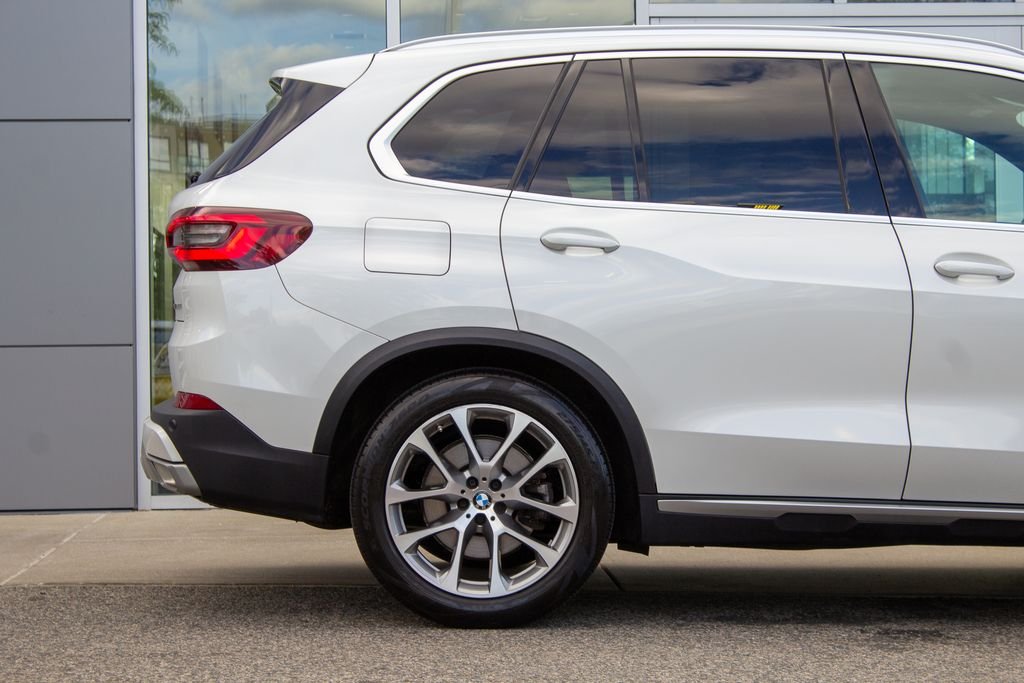 Used 2023 Mineral White Metallic BMW xDrive40i image 6
