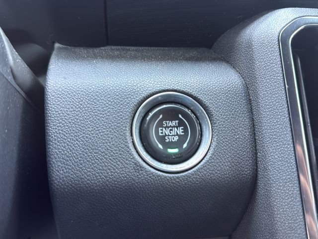 Used 2025 White GMC AT4 image 13