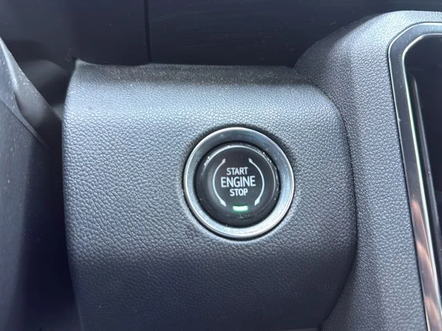 Used 2025 White GMC AT4 image 13