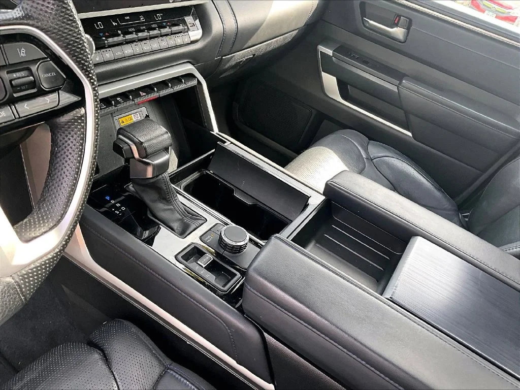 2024 Toyota Sequoia Platinum - Photo 21