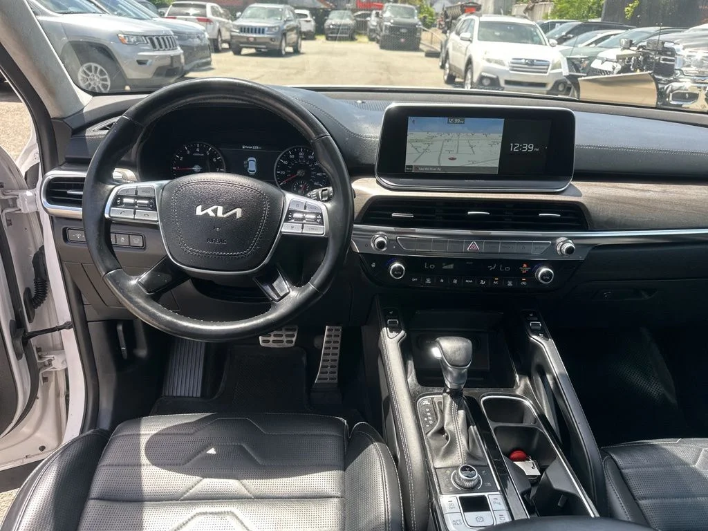 Used 2022 White Kia SX image 27