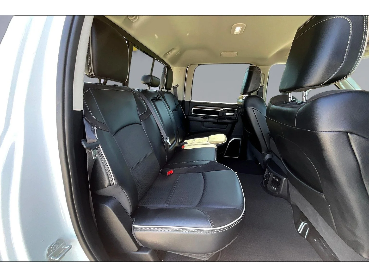 Used 2024  Ram Laramie image 19