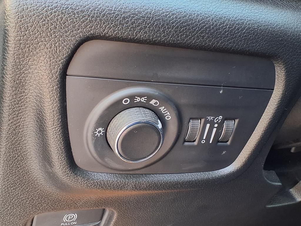 Used 2021 White Jeep Laredo image 23