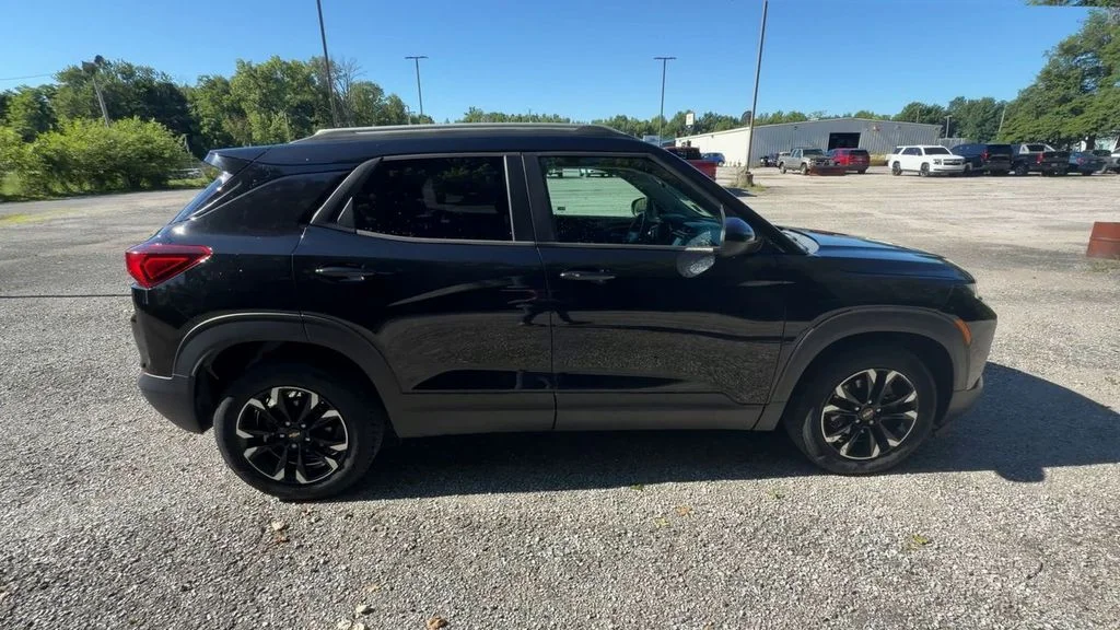 Used 2021 Black Chevrolet LT image 9