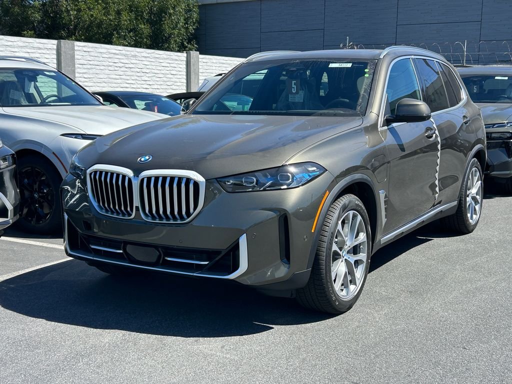 New 2026 Green Metallic BMW xDrive50e image 2