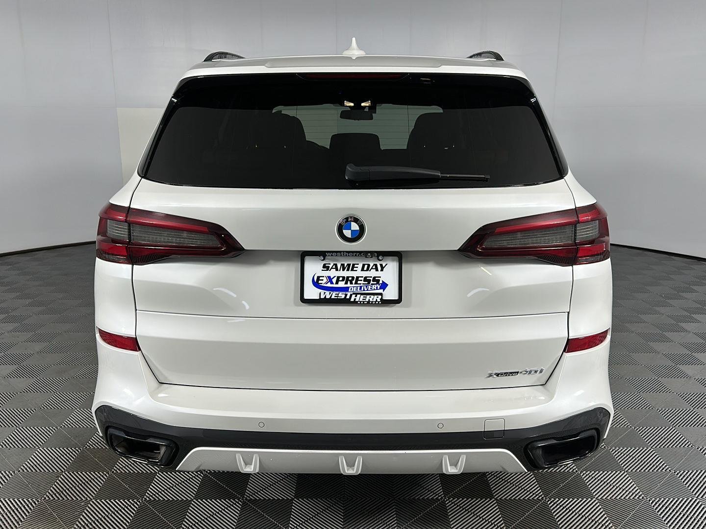 Used 2022 Mineral White Metallic BMW xDrive40i image 25
