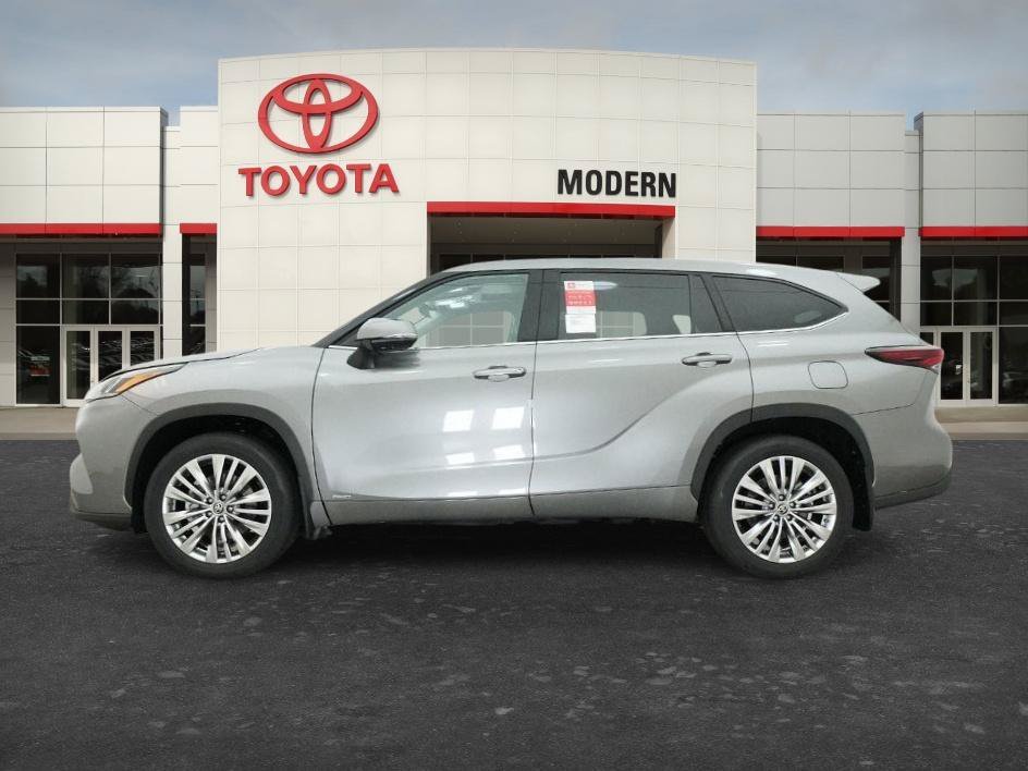 New 2026 Heavy Metallic Toyota Hybrid Platinum image 4