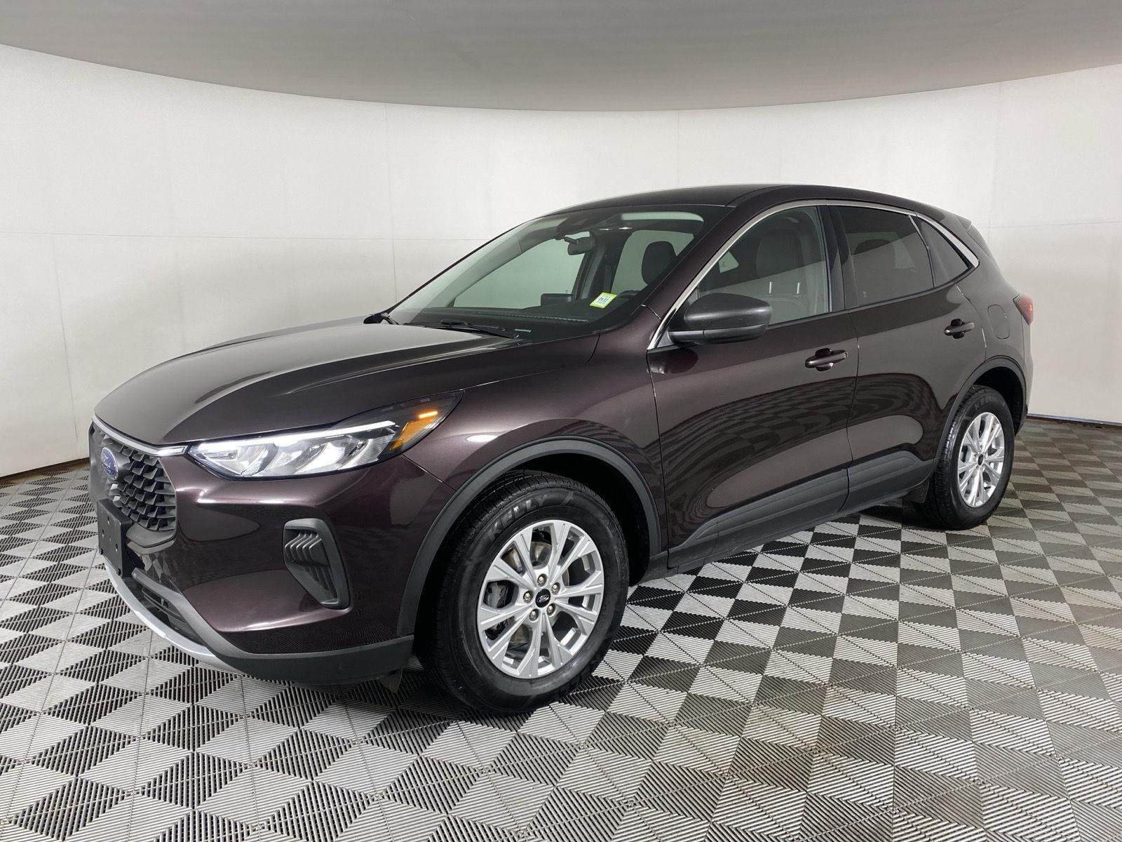 Used 2023 Cinnabar Red Ford Active image 13