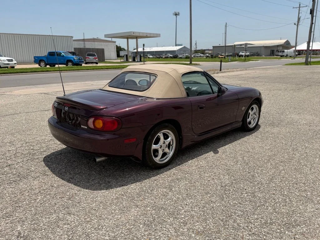 Used 2000 Red Mazda LS image 3