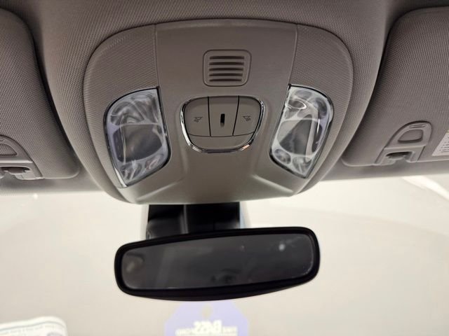 Used 2022 Velvet Jeep Latitude image 35