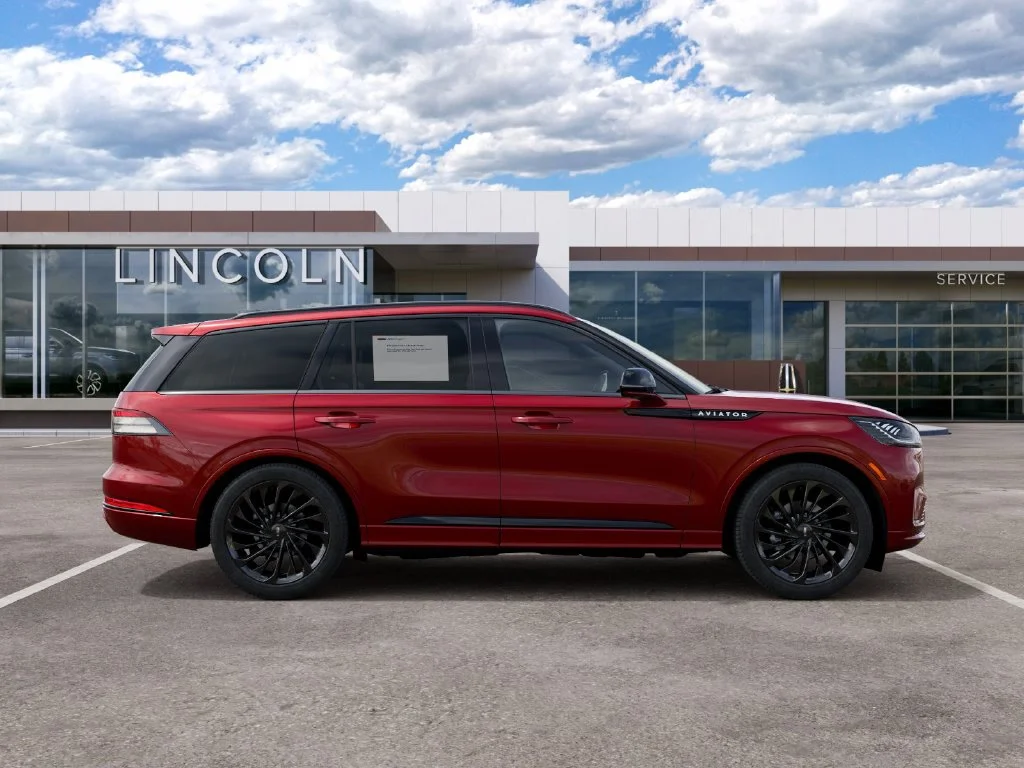 New 2027 Red Lincoln Reserve image 5