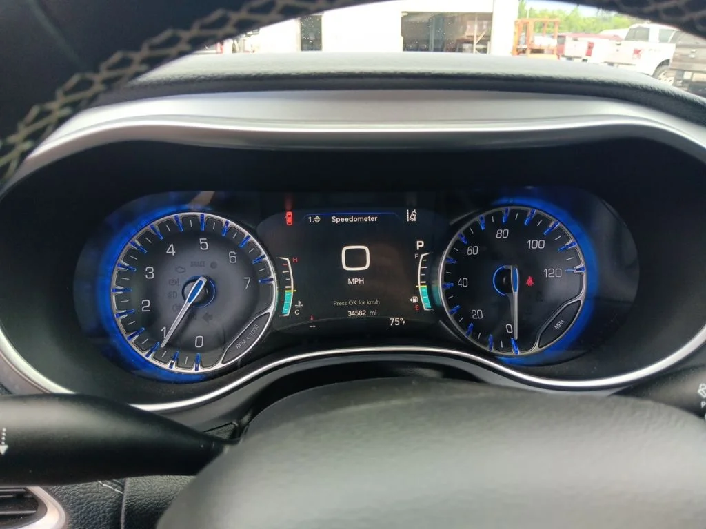 Used 2025 Diamond Black Crystal Pearlcoat Chrysler Limited image 22