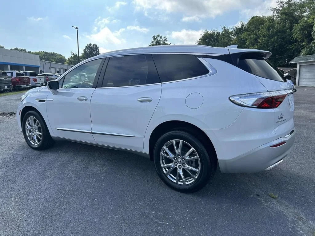 Used 2023 White Frost Tricoat Buick Premium image 6