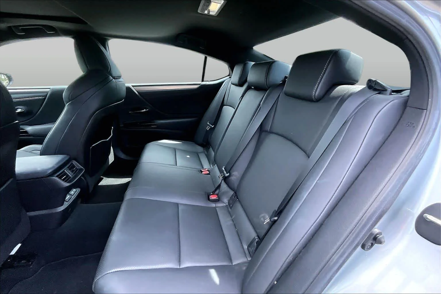Used 2023 Iridium Lexus F SPORT Handling image 21