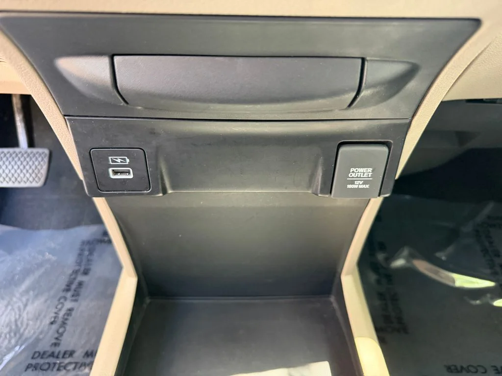 Used 2023 Platinum White Pearl Honda EX image 26