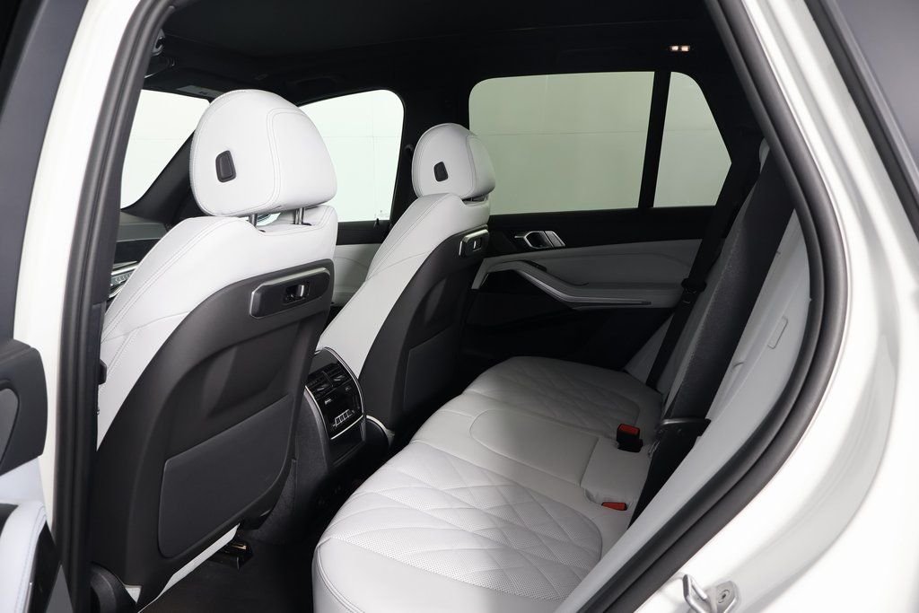 New 2026 Alpine White BMW xDrive40i image 6
