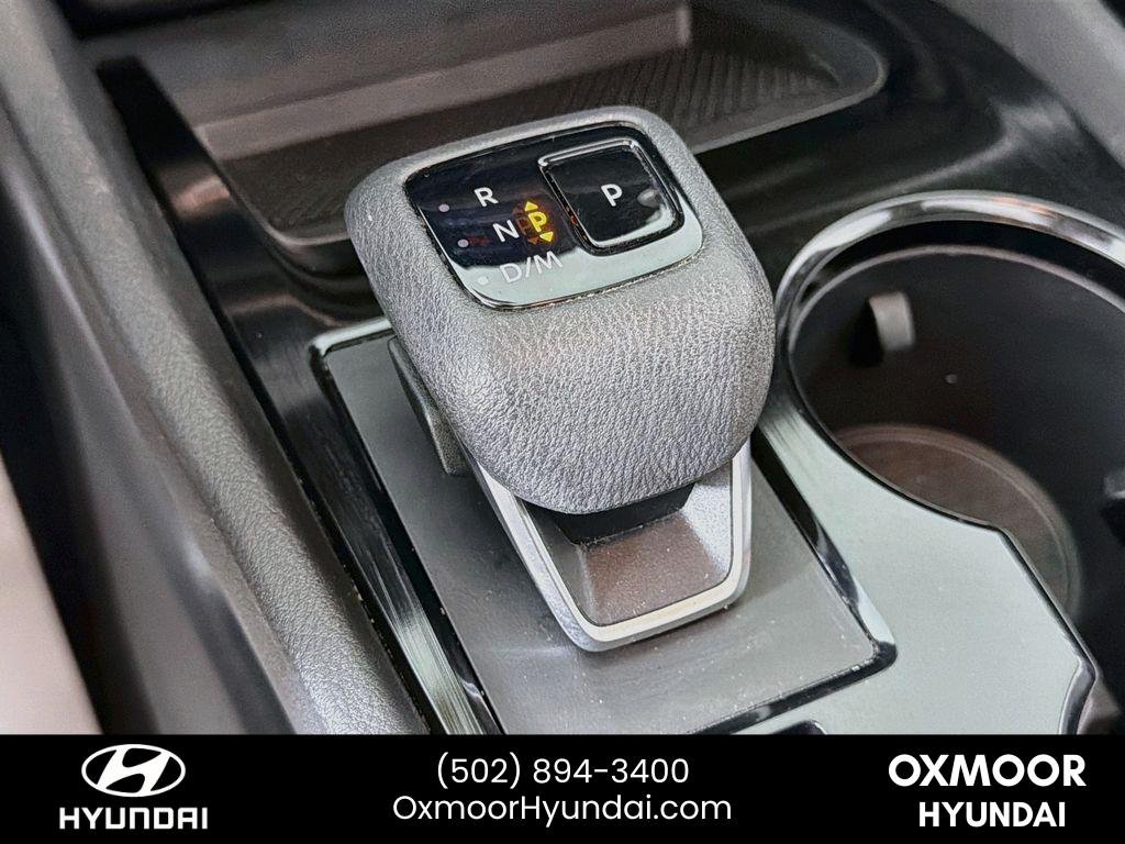 Used 2023 Pearl White Tricoat/Super Black Nissan SV image 16