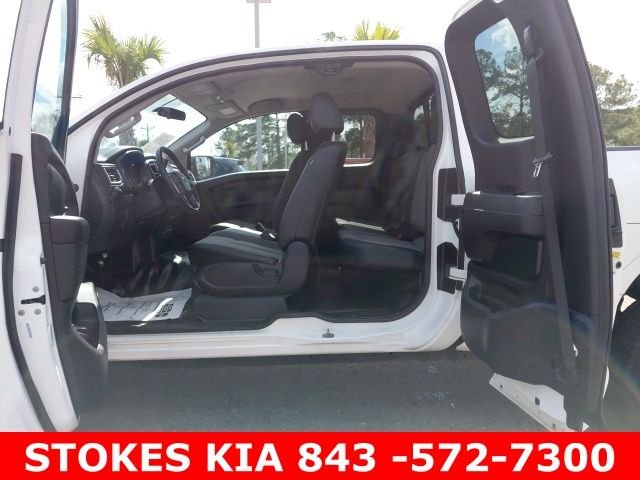 Used 2018 White Nissan S image 23