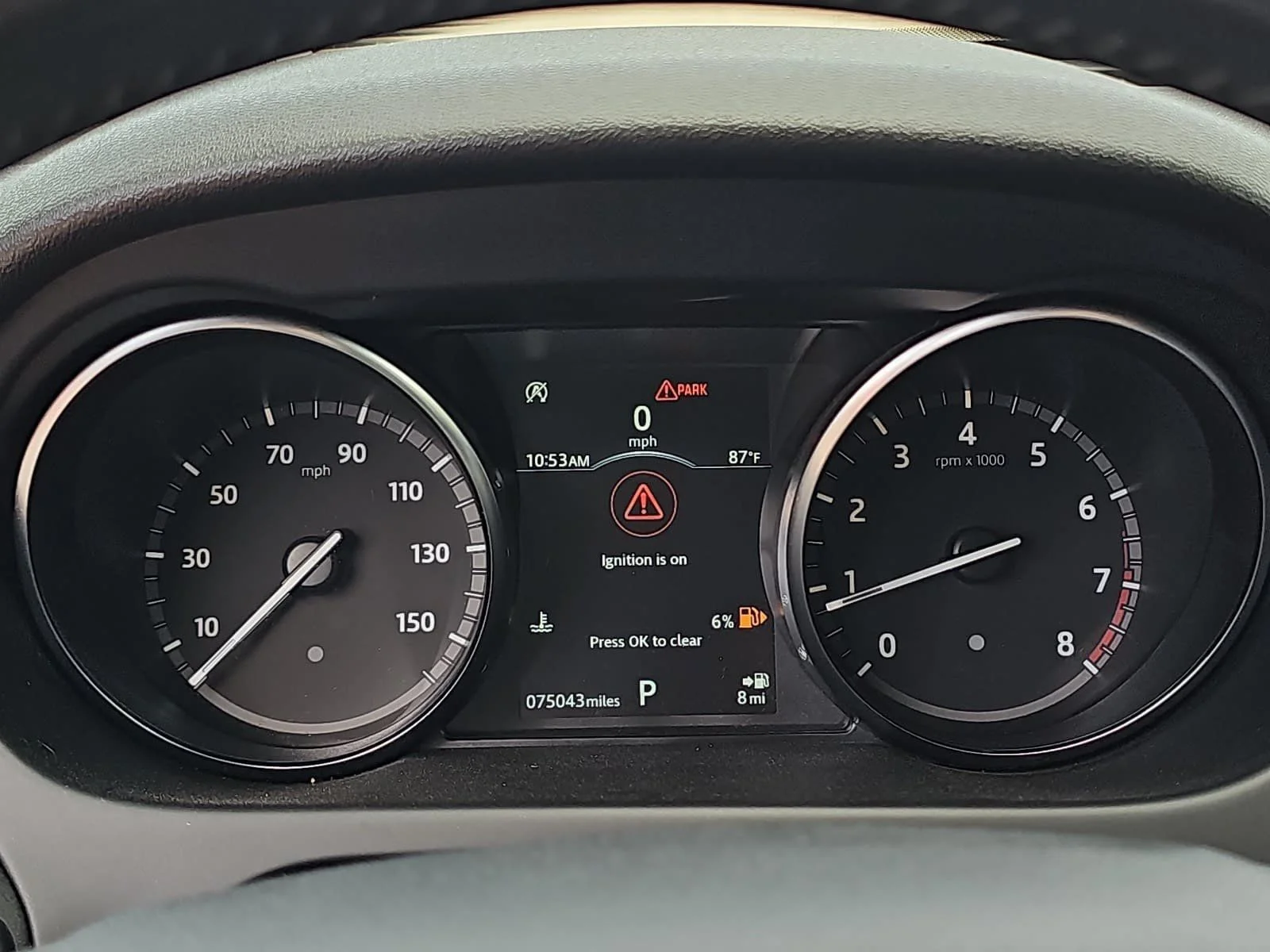 Used 2018 Gray Land Rover SE image 19