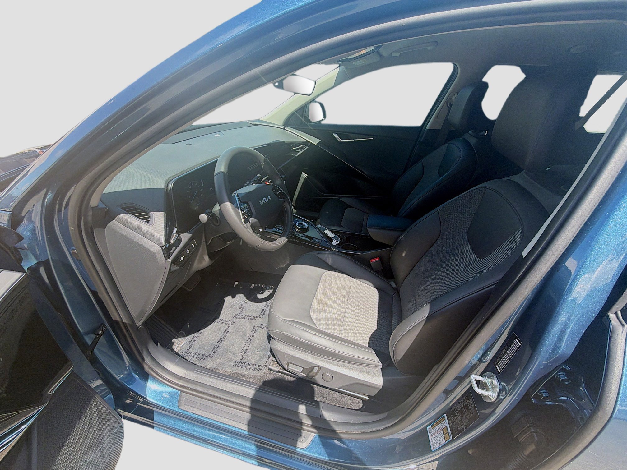Used 2024 Mineral Blue Kia Wind image 16