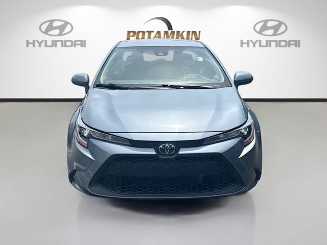 Used 2022  Toyota LE image 2