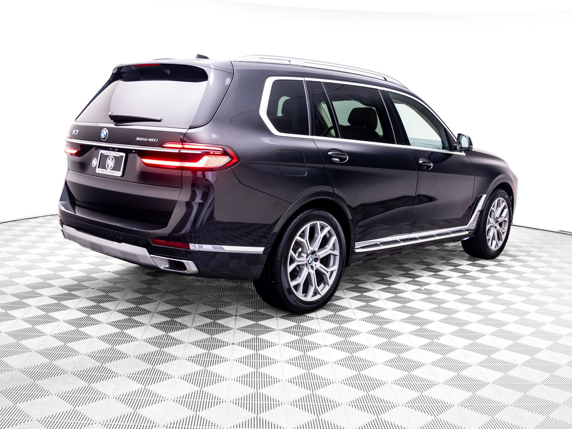 Used 2025 Black Sapphire Metallic BMW xDrive40i image 5