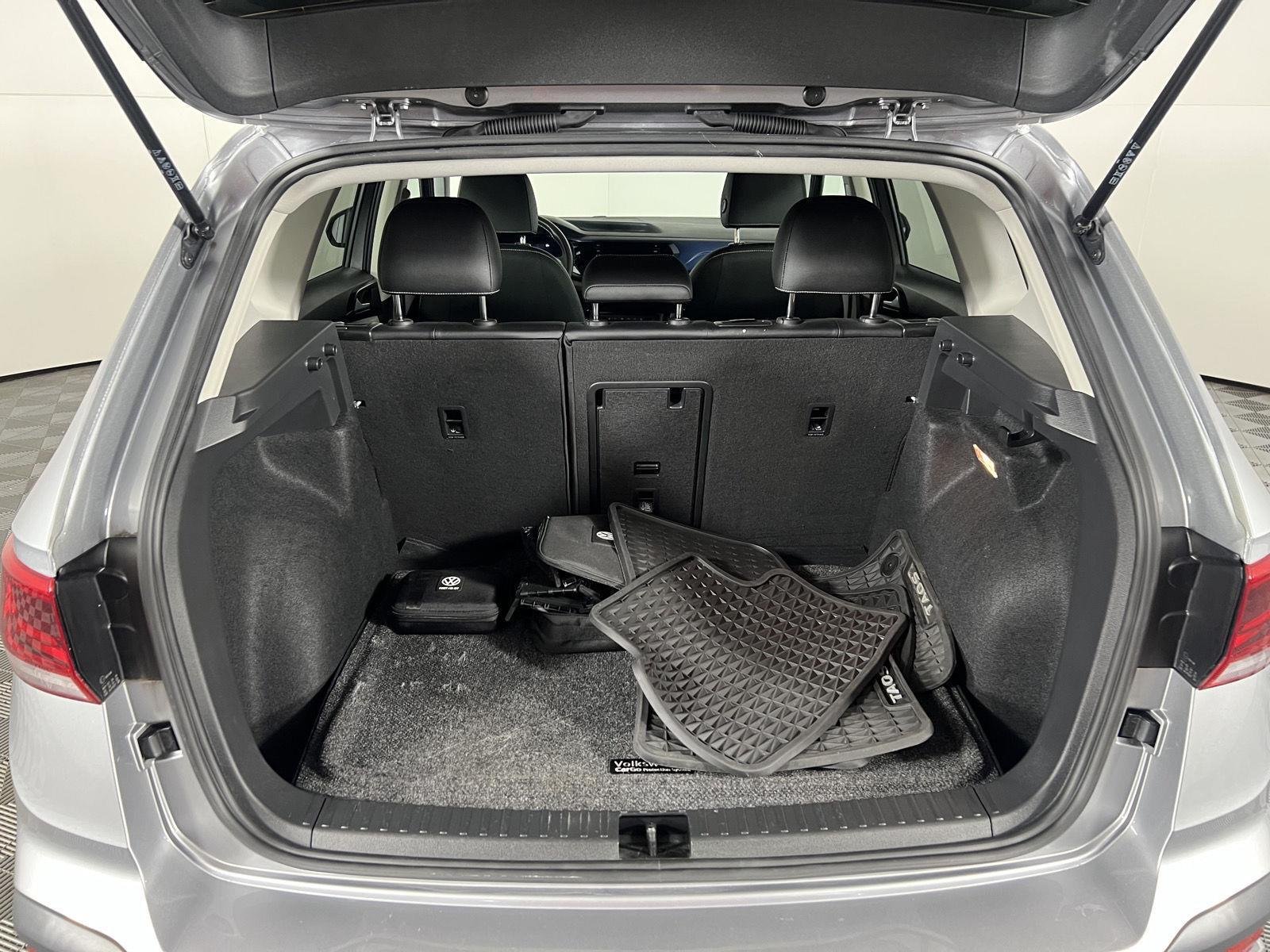 Used 2022 Pyrite Silver Metallic Volkswagen SE image 4