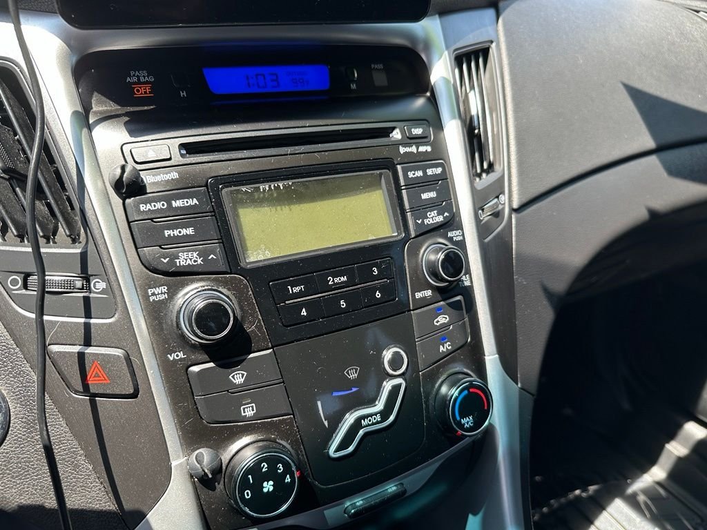 Used 2012 Black Hyundai SE image 5