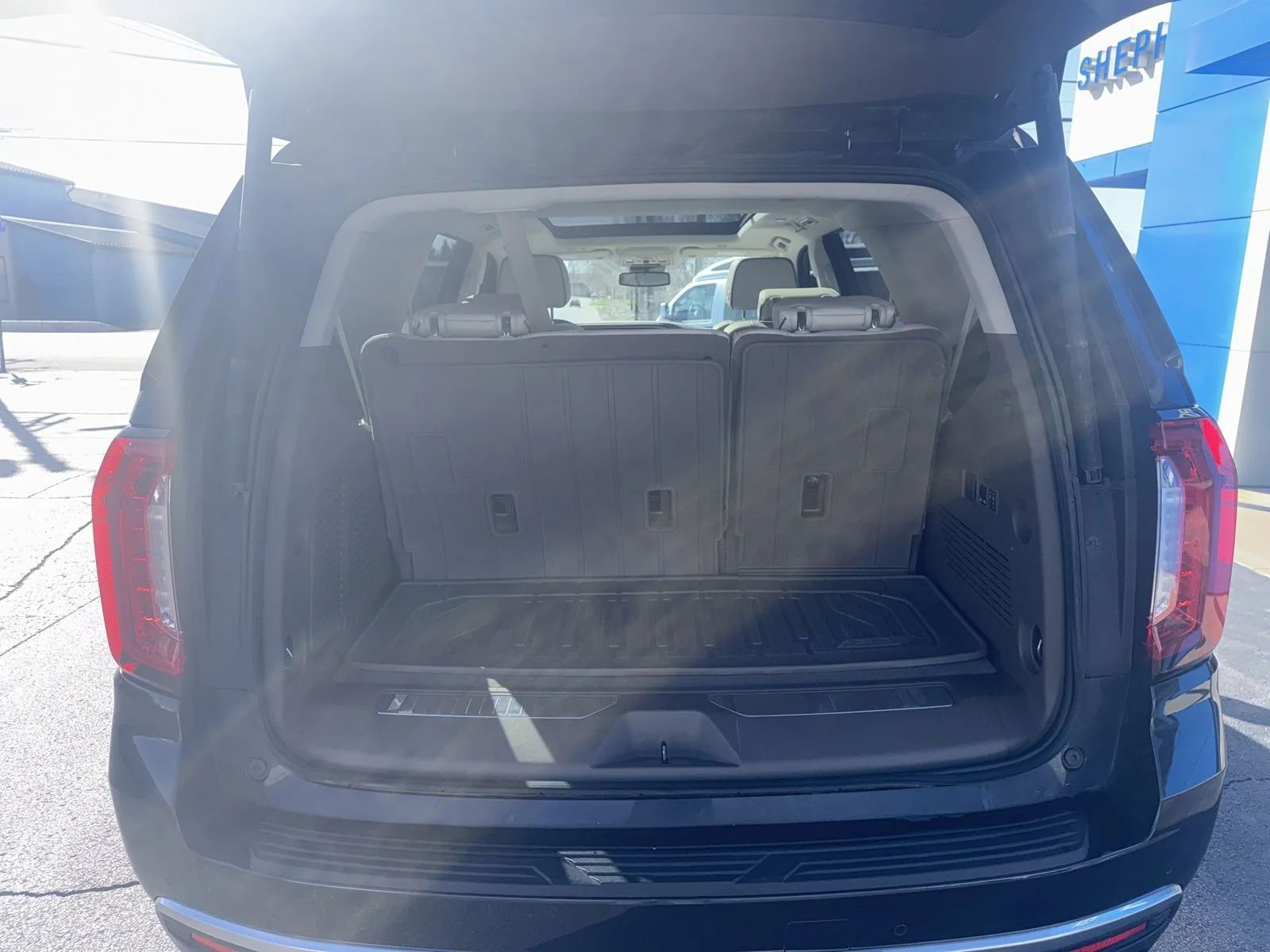 2024 GMC Yukon Denali - Photo 19