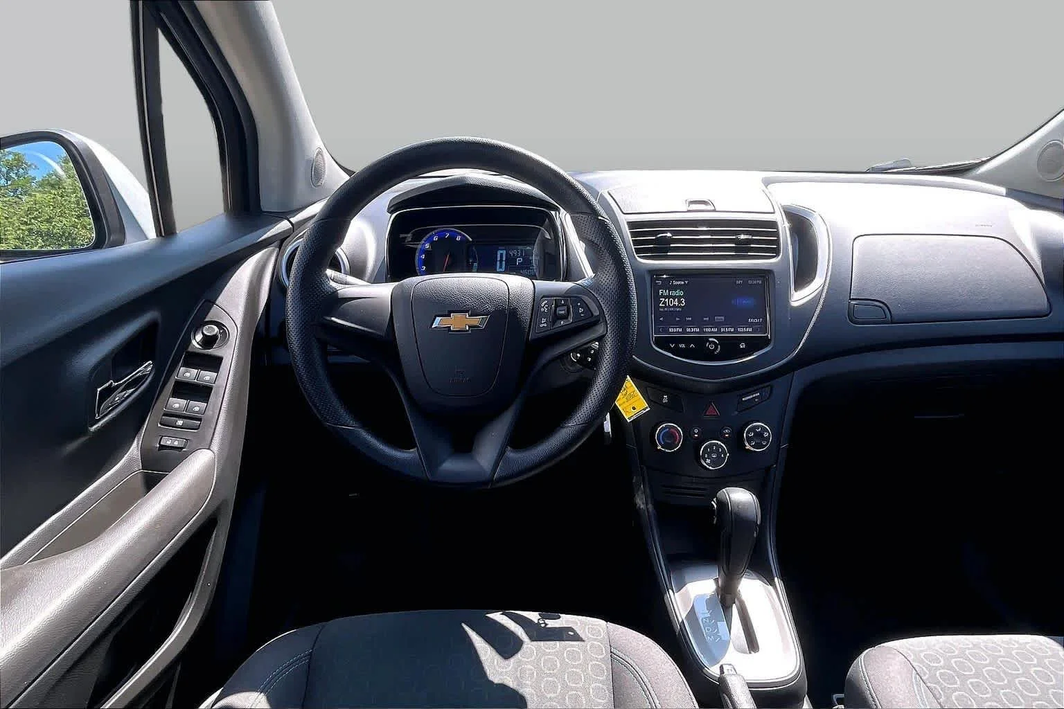 Used 2016 Silver Ice Metallic Chevrolet LS image 5