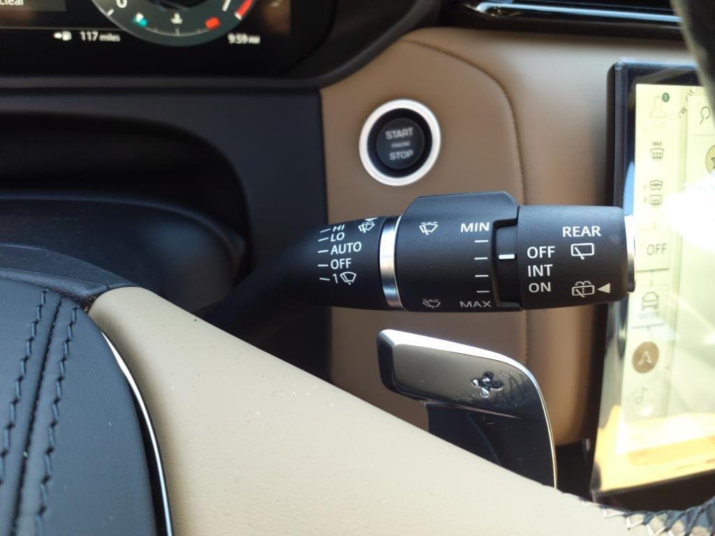 New 2025 Fuji White LAND ROVER Dynamic HSE image 13