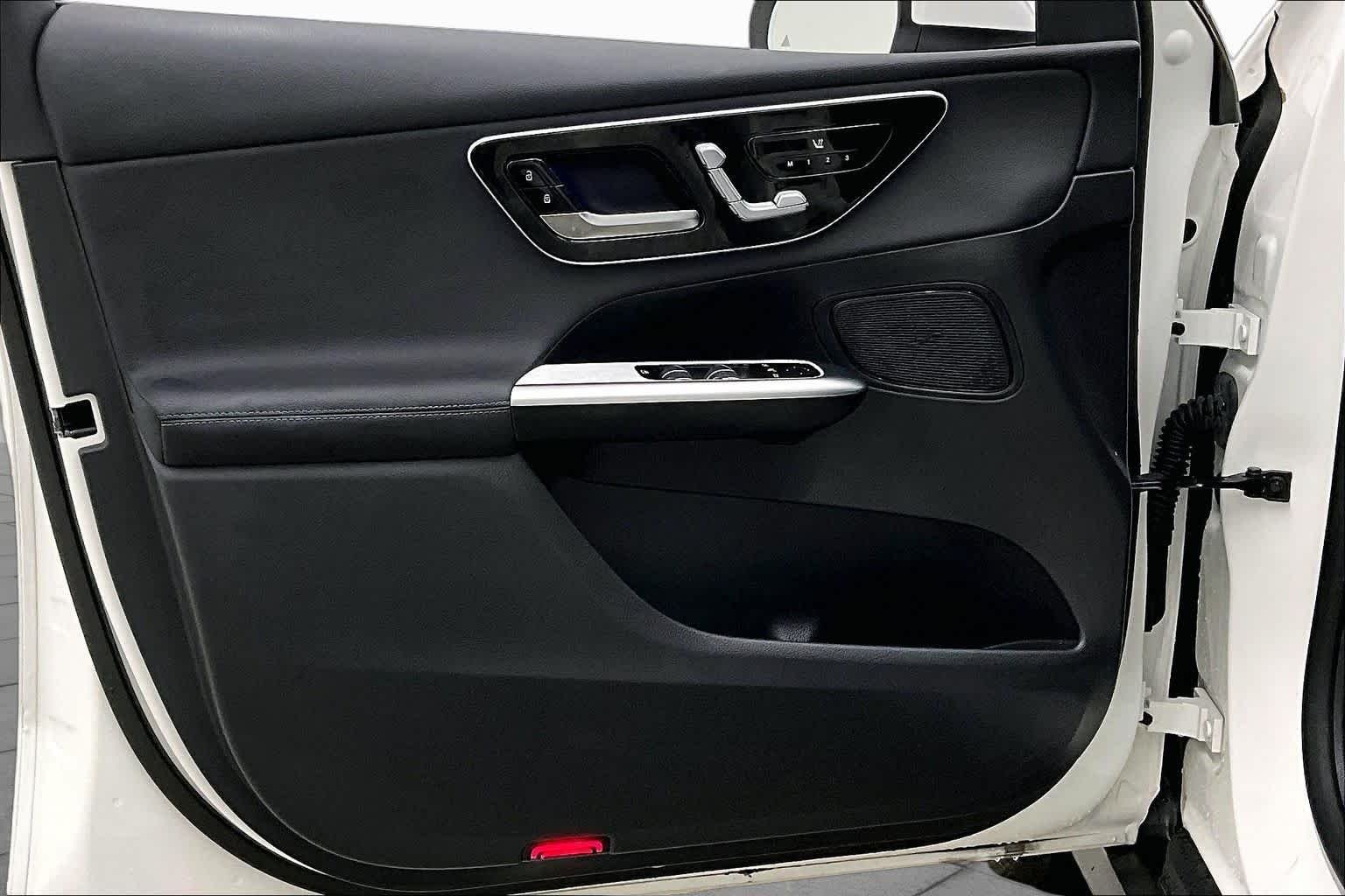 Used 2025 Polar White Mercedes-Benz GLC 300 image 25