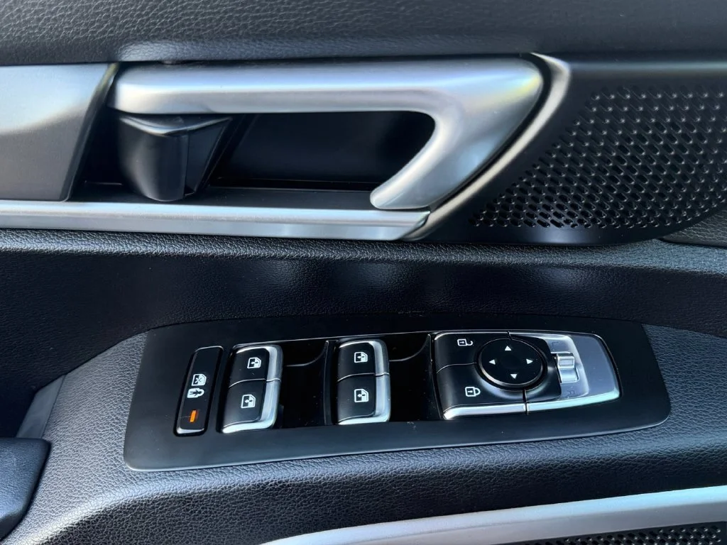 Used 2021 Black Kia S image 29