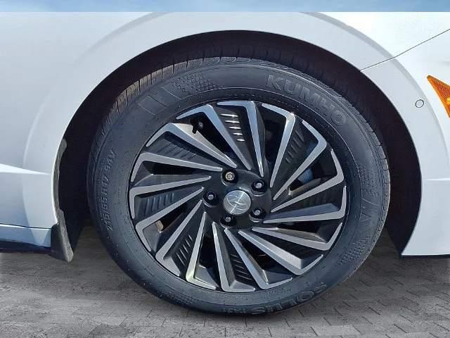 Used 2023 White Hyundai Limited image 8