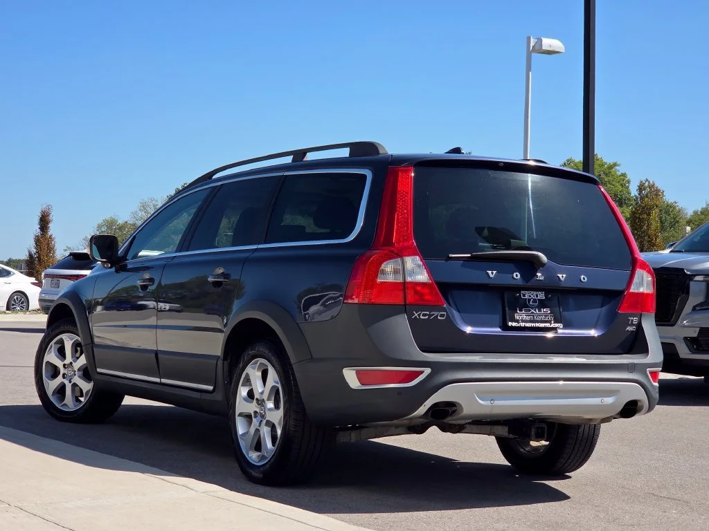 Used 2011 Caspian Blue Metallic Volvo 3.0T image 22