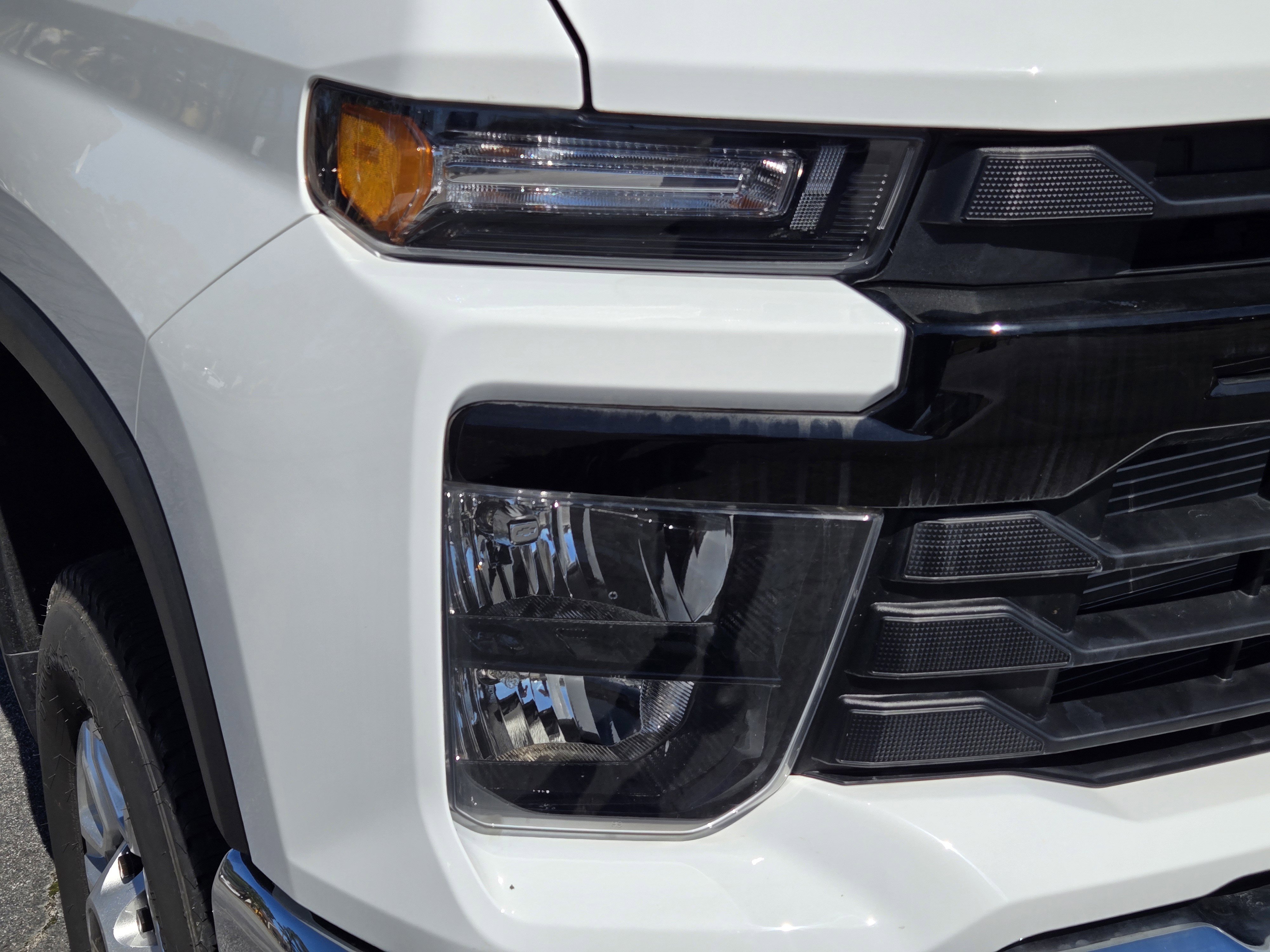 New 2026 Summit White Chevrolet WT image 16