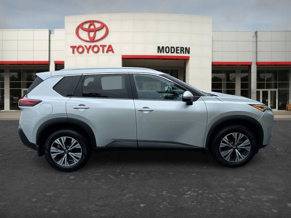Used 2022 Brilliant Silver Metallic Nissan SV image 4