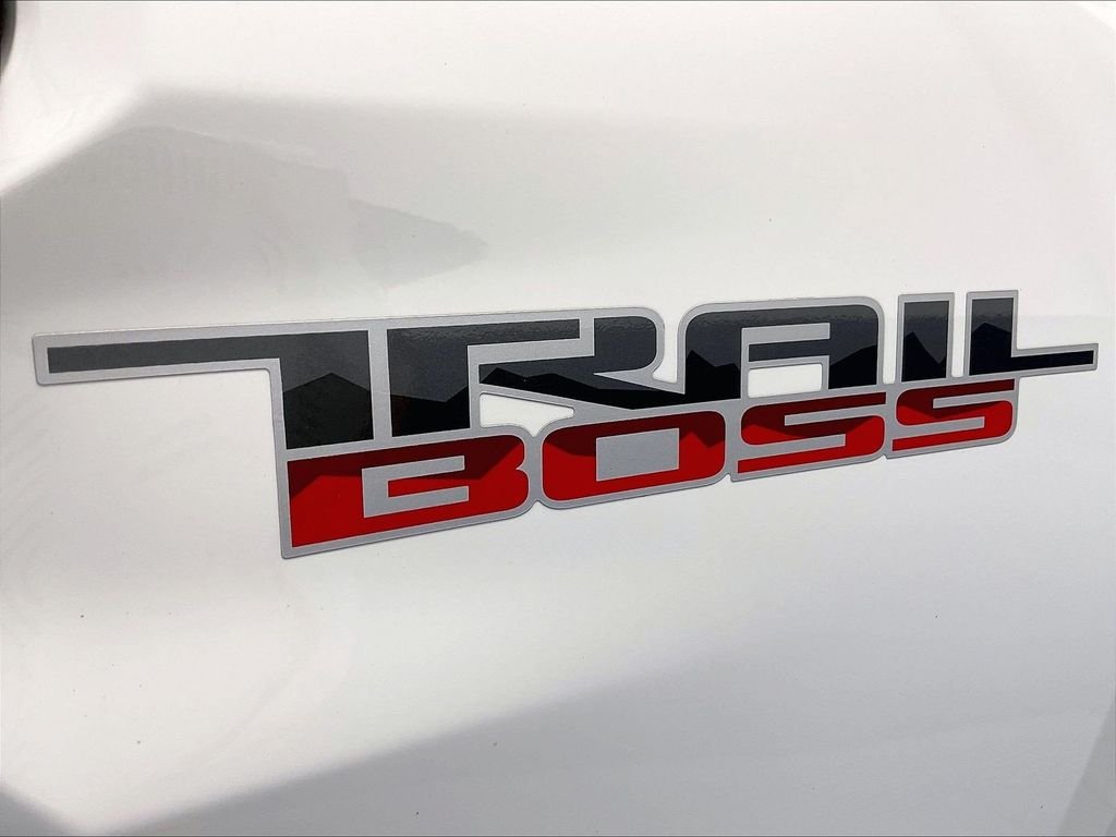 Used 2025 White Chevrolet Trail Boss image 28