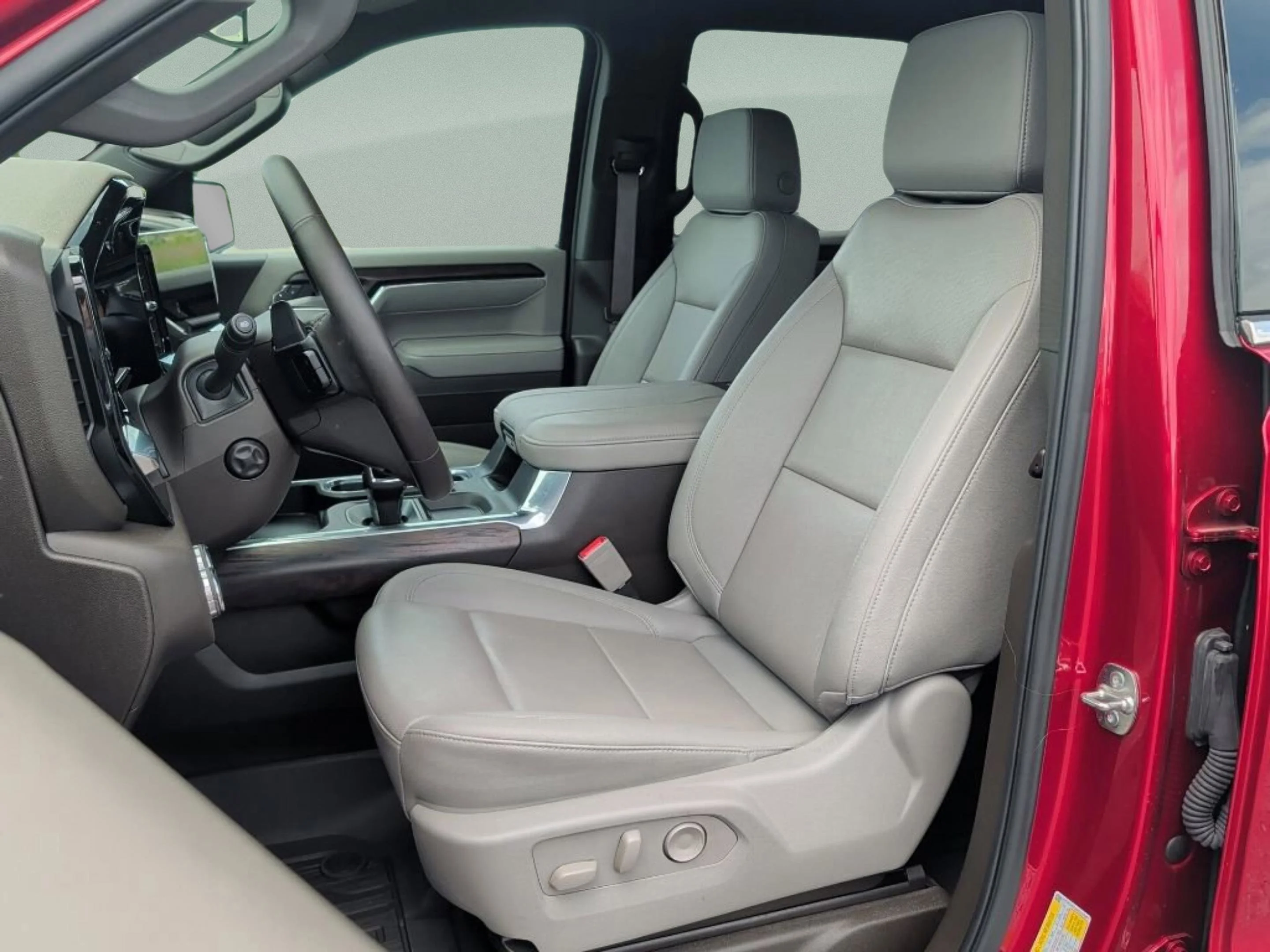 Used 2025 Volcanic Red Tintcoat GMC SLT image 18