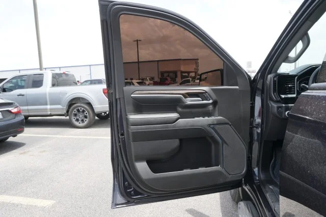 Used 2024  GMC Elevation image 11