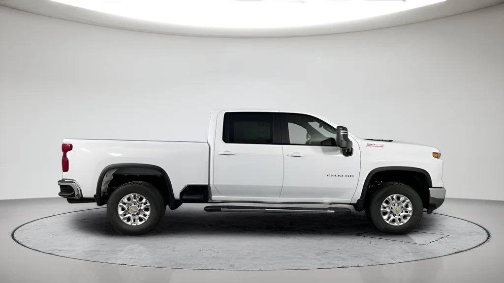 Used 2025 White Chevrolet LT image 2