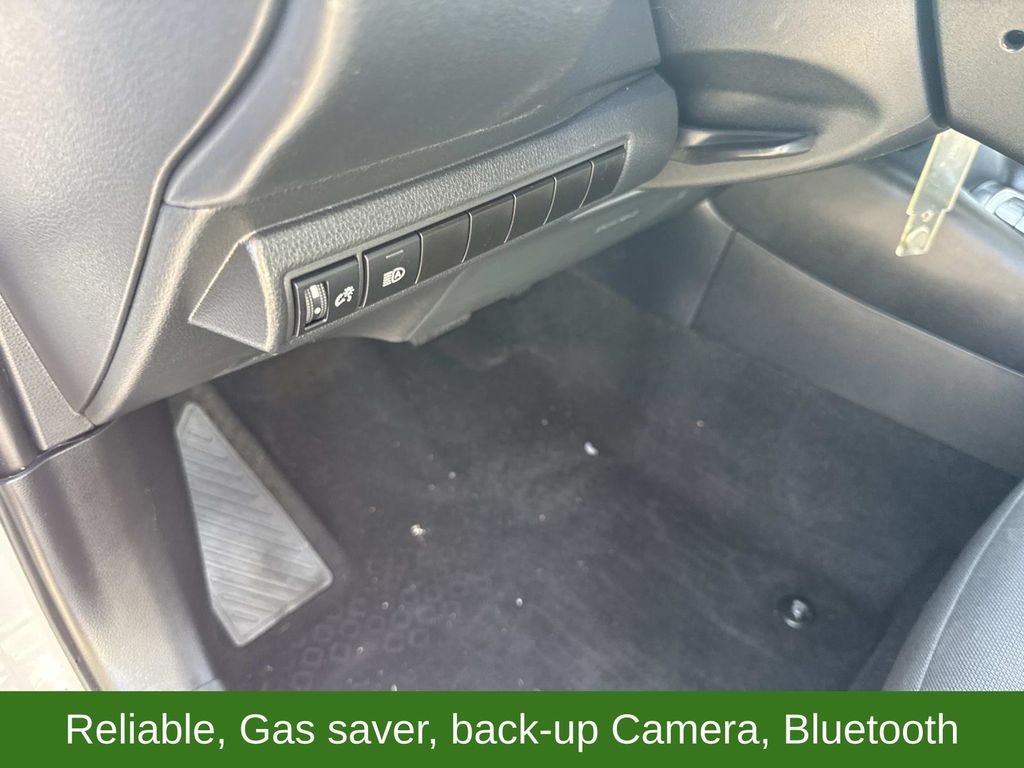Used 2025 White Toyota LE image 19