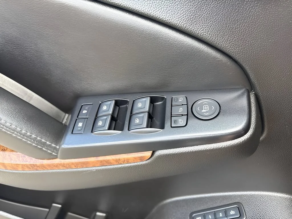 Used 2018 PEPPERDUST METALLIC Chevrolet Premier image 33