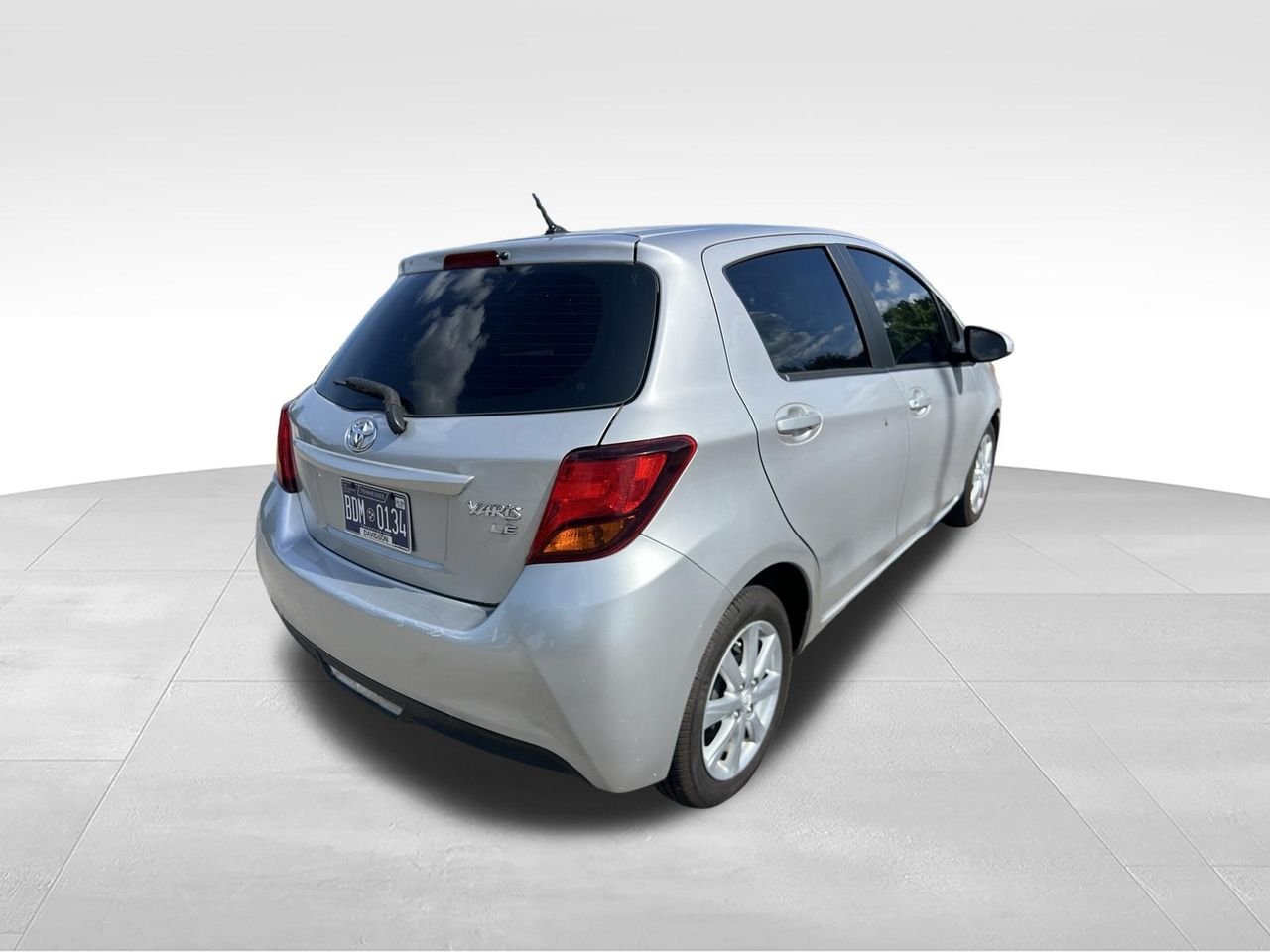 Used 2015 Silver Toyota LE image 5