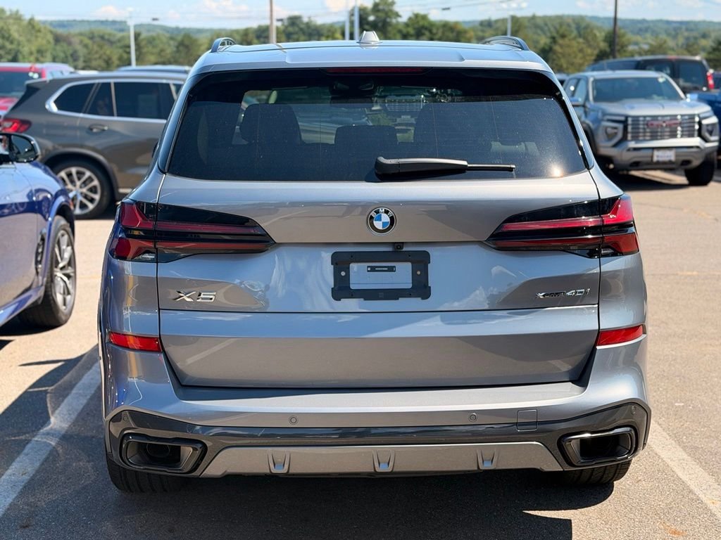 Used 2026 Skyscraper Grey Metallic BMW xDrive40i image 4