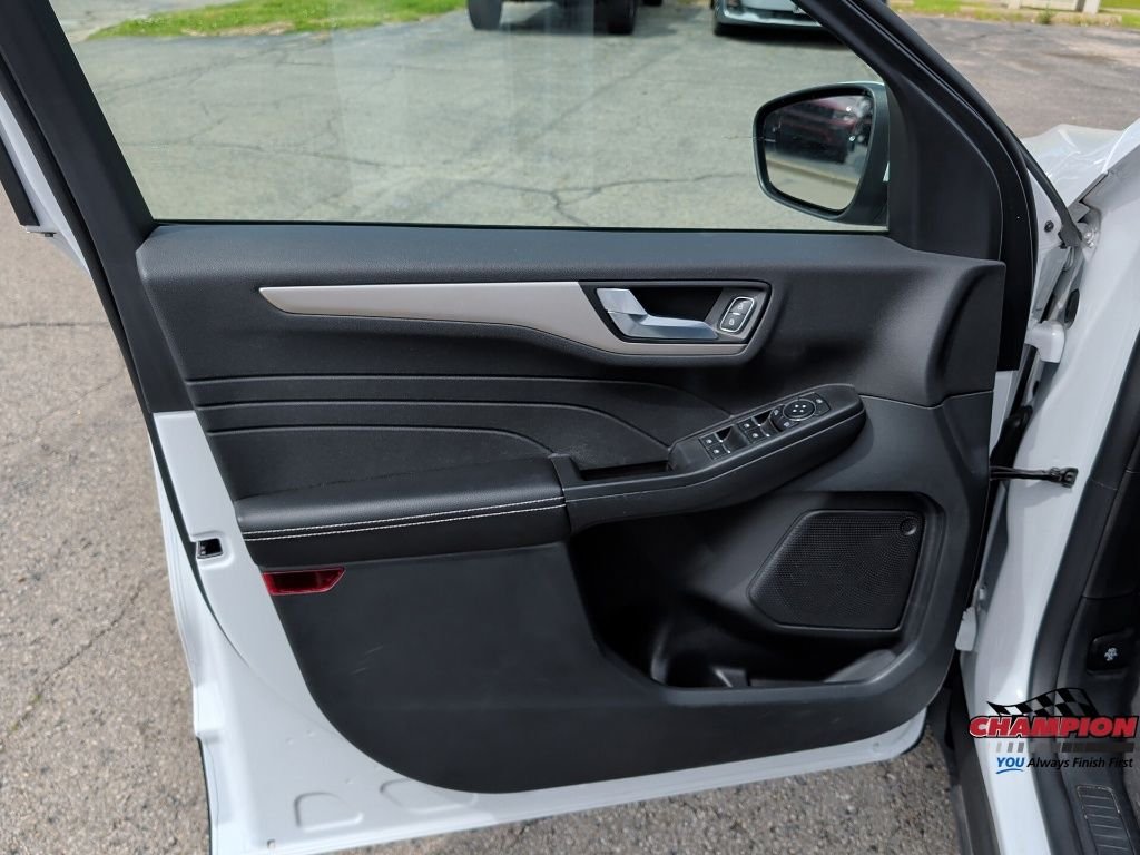 Used 2022 White Ford SEL image 13