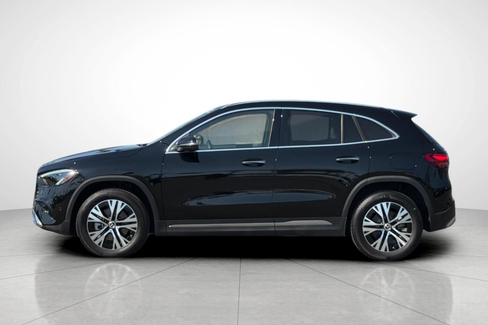 Used 2025 Black Mercedes-Benz GLA 250 image 27