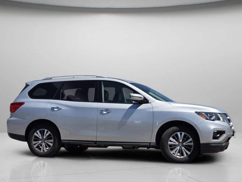 Used 2020 Brilliant Silver Metallic Nissan SL image 23