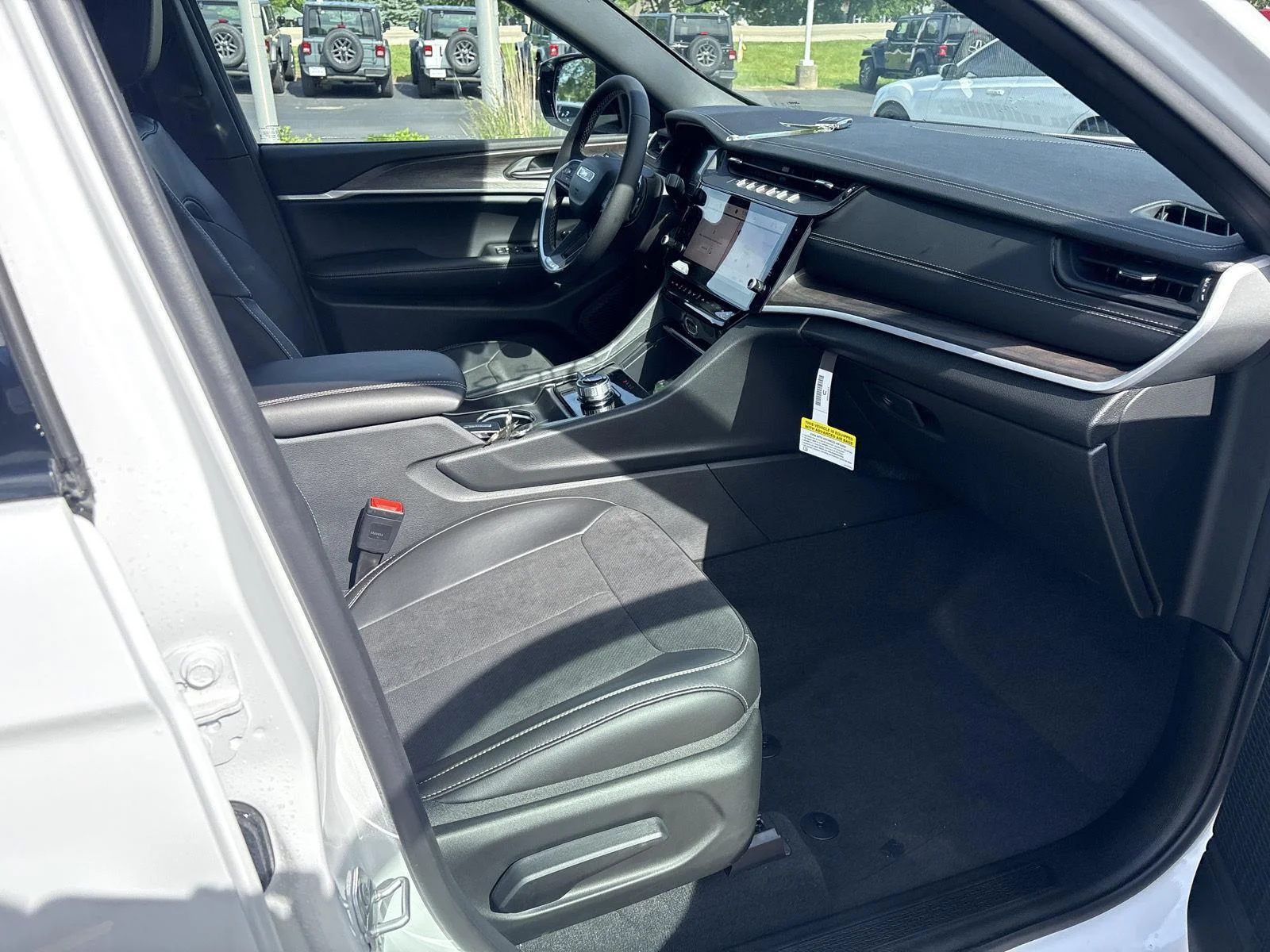New 2026 Bright White Clearcoat Jeep Laredo Altitude image 14