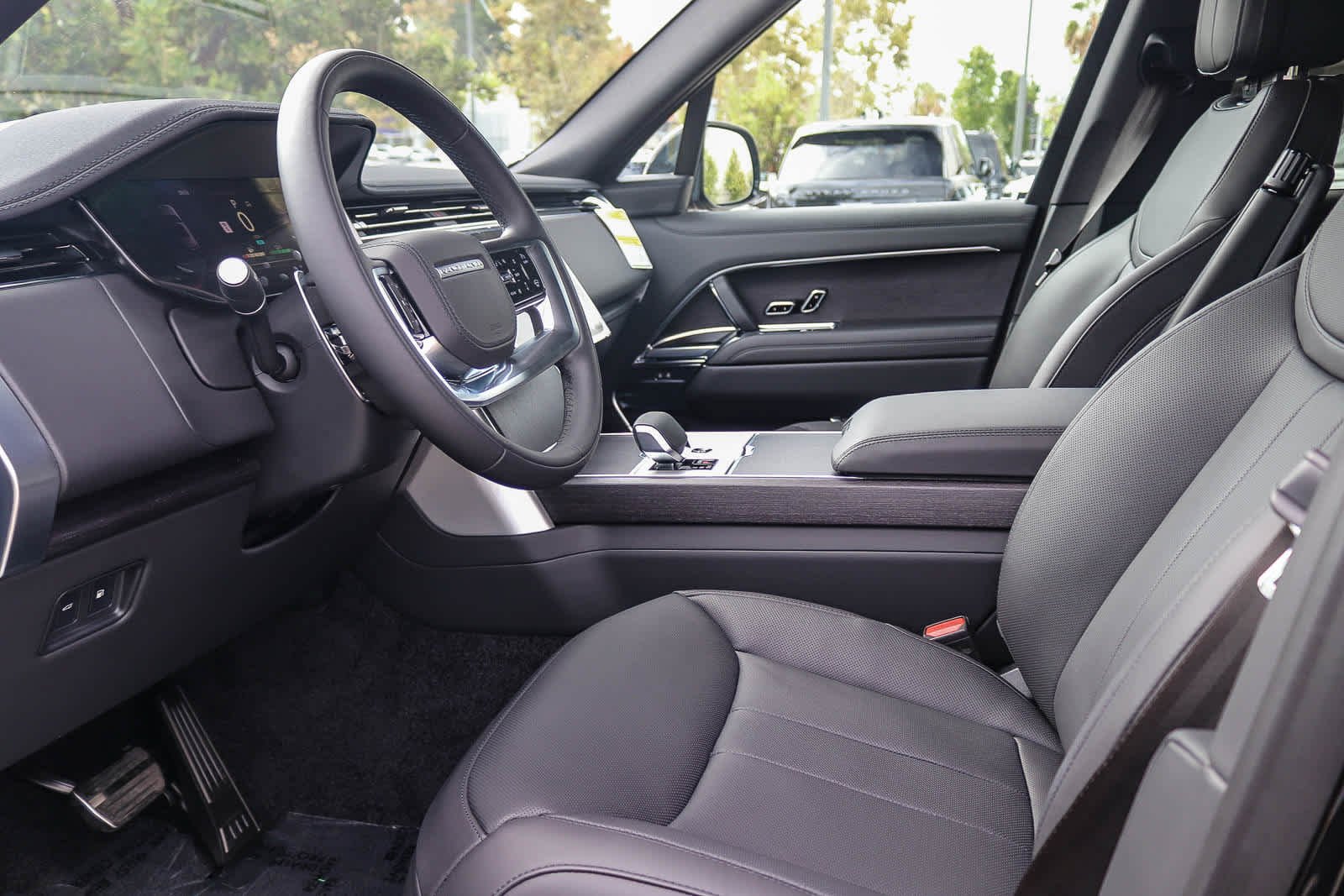 New 2026 Santorini Black Land Rover SE image 17
